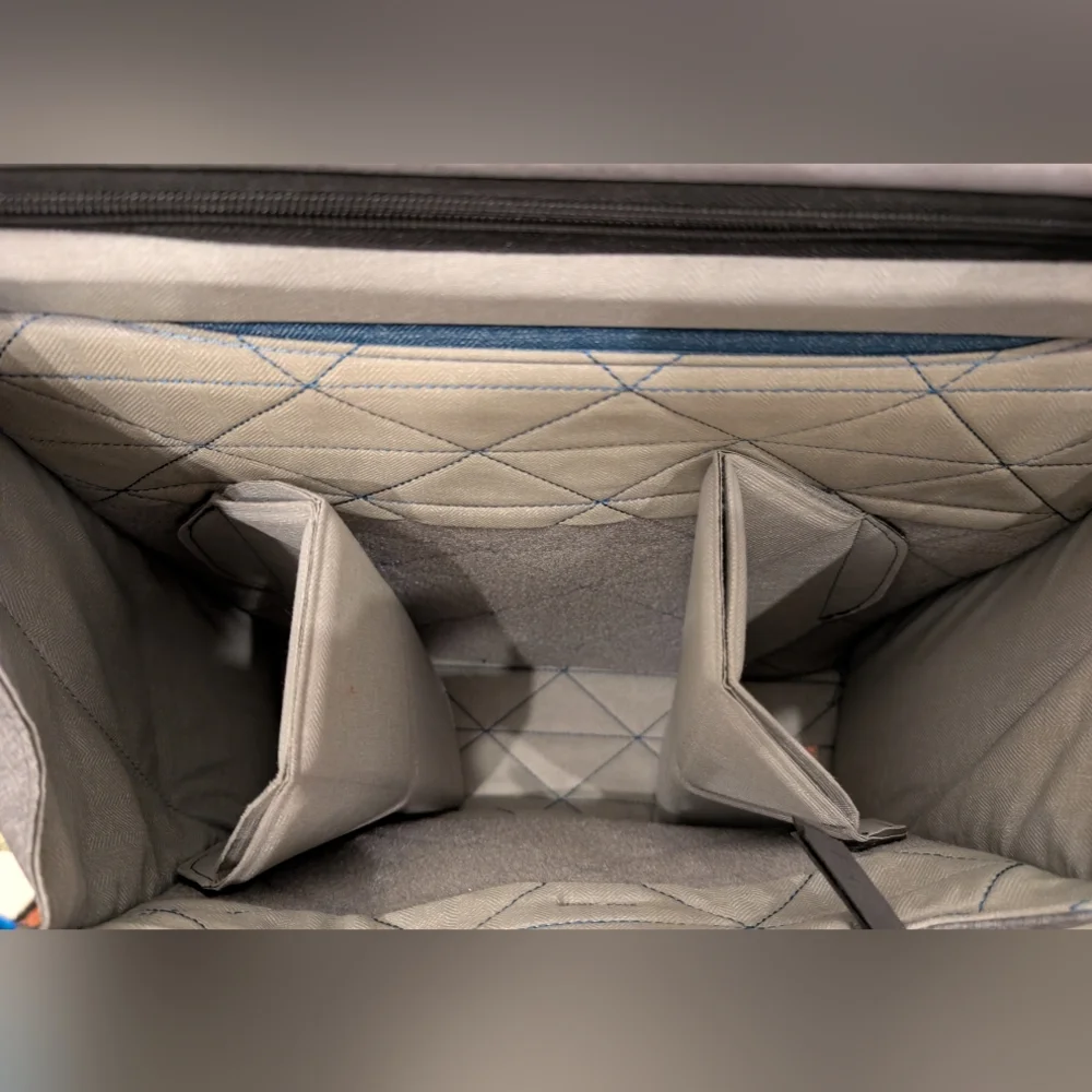 Peak Design Everyday Messenger Bag 13" Gray w/ Two Divider Inserts - Picture 5 of 5